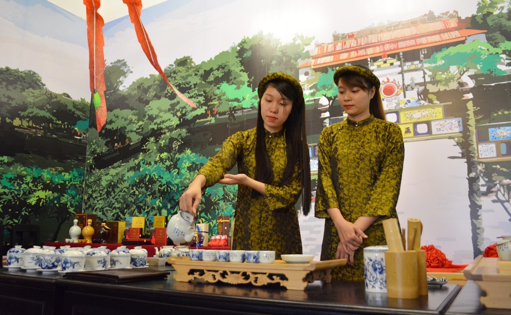 Văn hóa uống trà xưa và nay của người Việt - TAN CUONG GREEN TEA